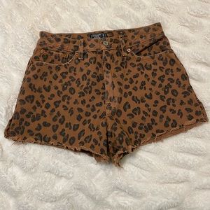 Abercrombie & Fitch Annie High Rise Short in Leopard